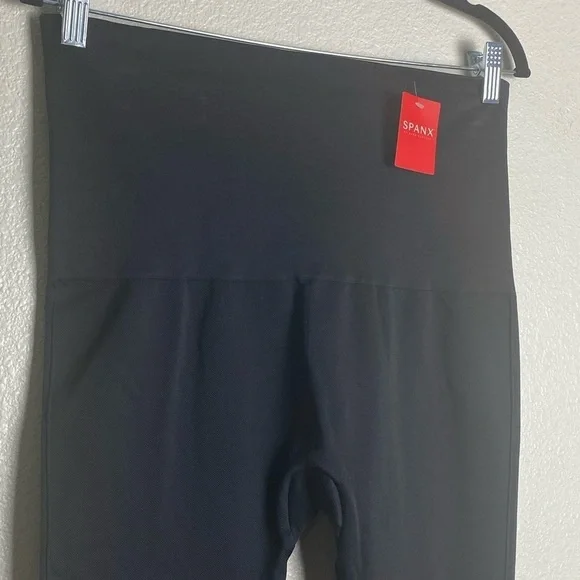 Spanx Look at Me Now Cropped Leggings in Very Black - Size 3X - New - Picture 6 of 10
